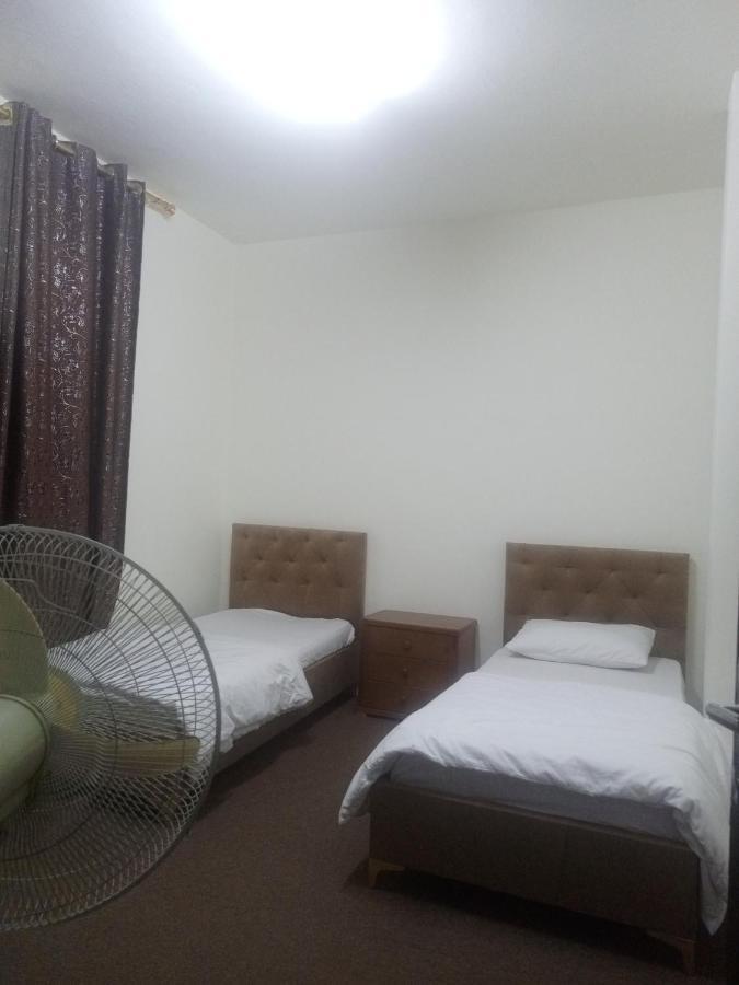 Jarajreh Apartments/ Hotel Karak Esterno foto