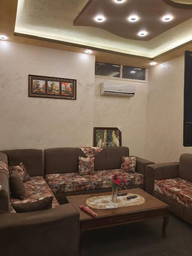 Jarajreh Apartments/ Hotel Karak Esterno foto